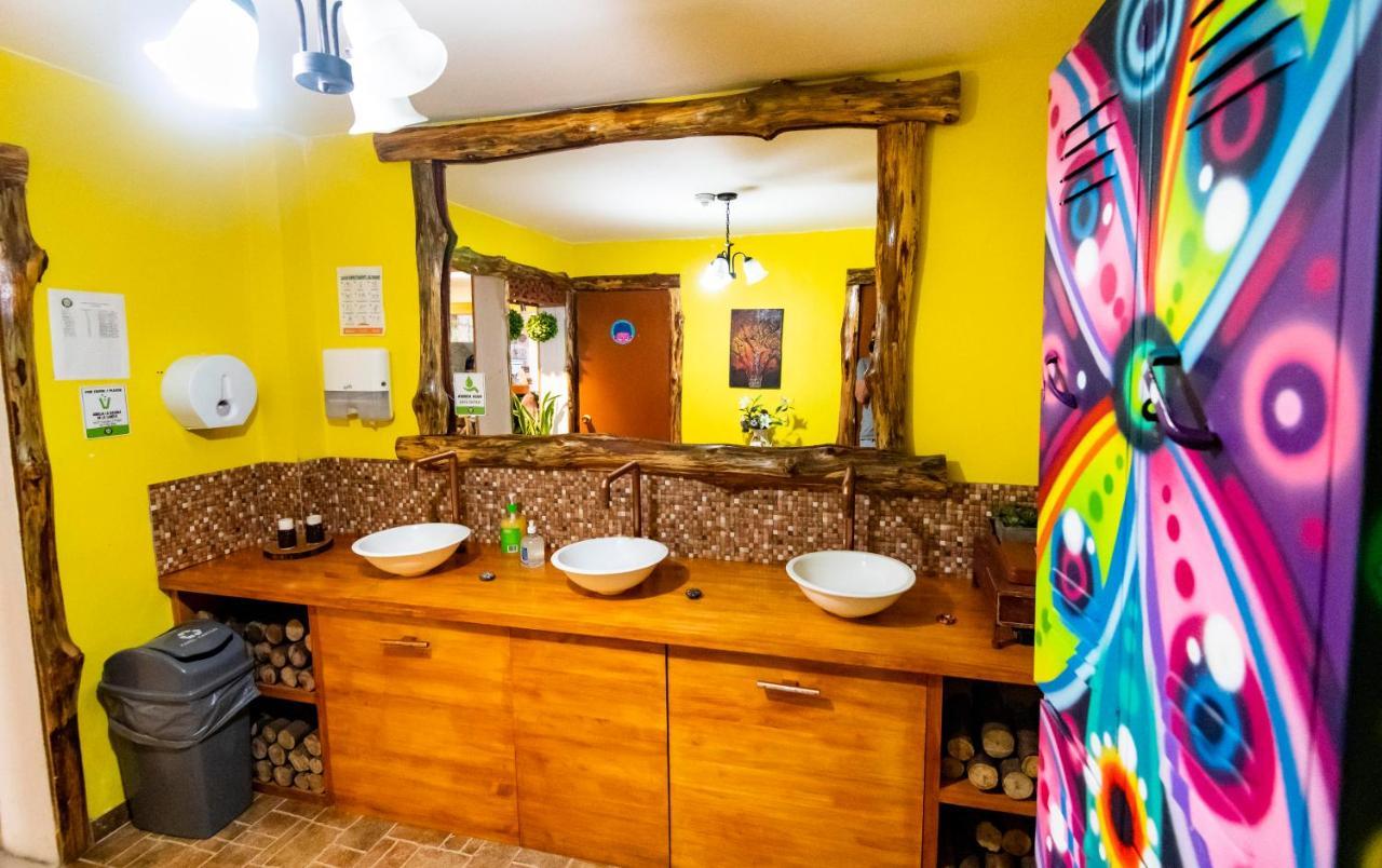 Adn Algo De Nosotros - Malaika Hostel Меделин Екстериор снимка